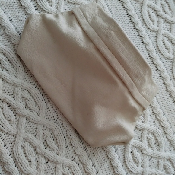 White Handbag - Picture 2 of 8